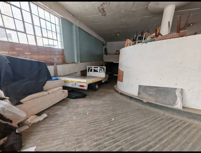 1,850M² WAREHOUSE FOR SALE IN BOOYSENS RESERVE